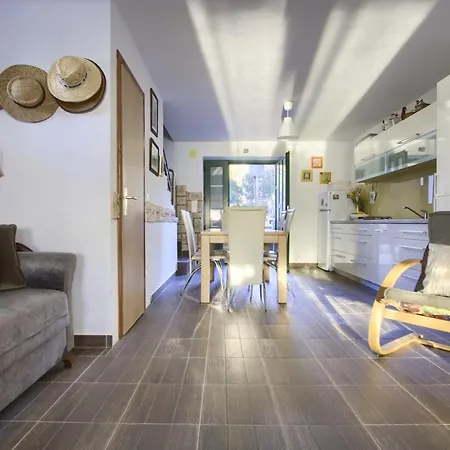 Old Fisherman's House Banj