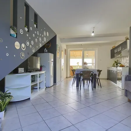 Old Fisherman's House Banj