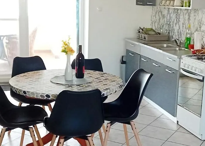 Old Fisherman's House Banj